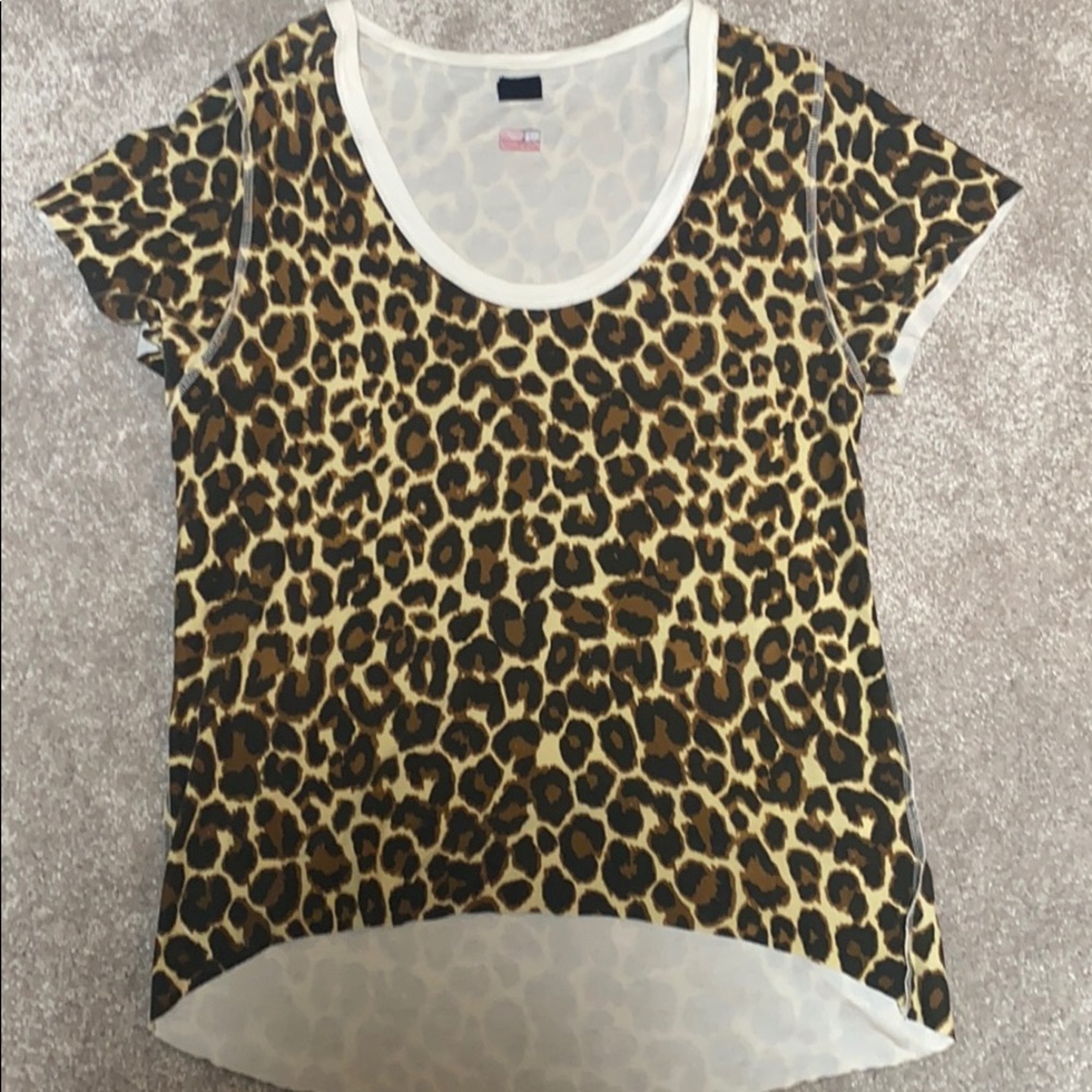 Leopard print scoop neck tee